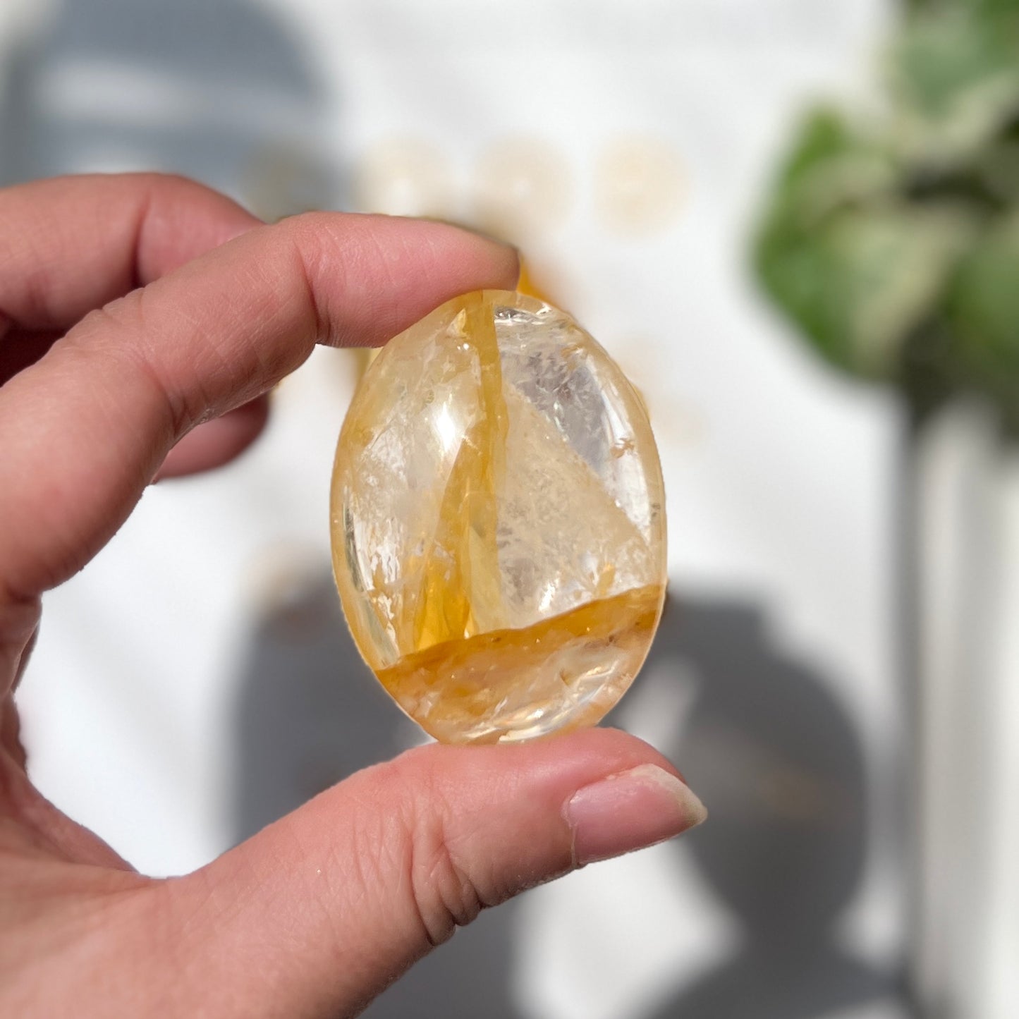 Golden Healer Quartz Palm Stone 黃金療癒者石英