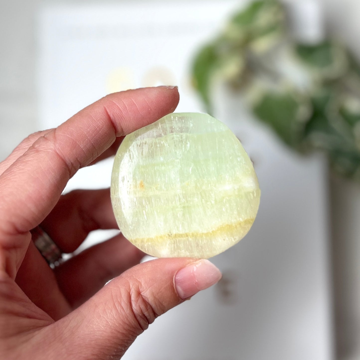 Pistachio Calcite Palm Stone 開心果方解石