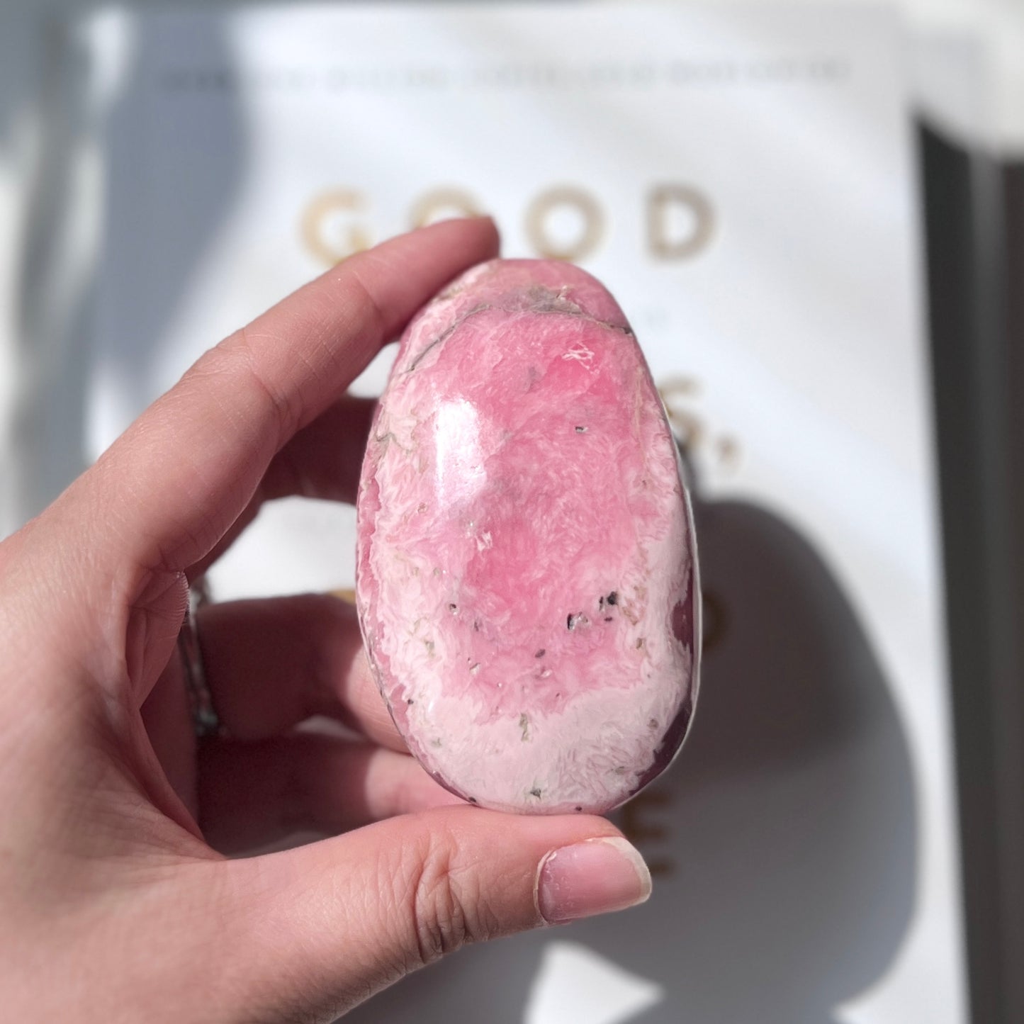 Rhodochrosite Palm Stone 紅紋石