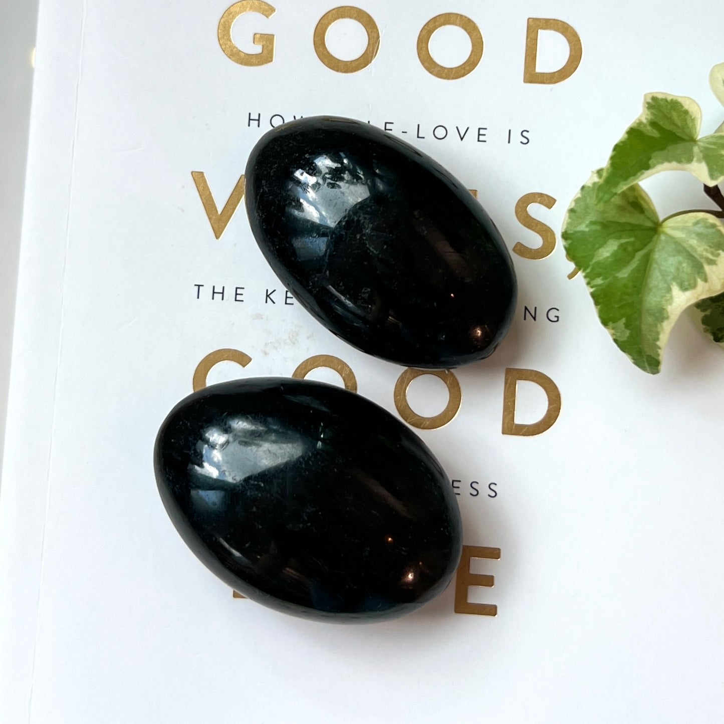 Black Tourmaline Palm Stone 黑碧璽