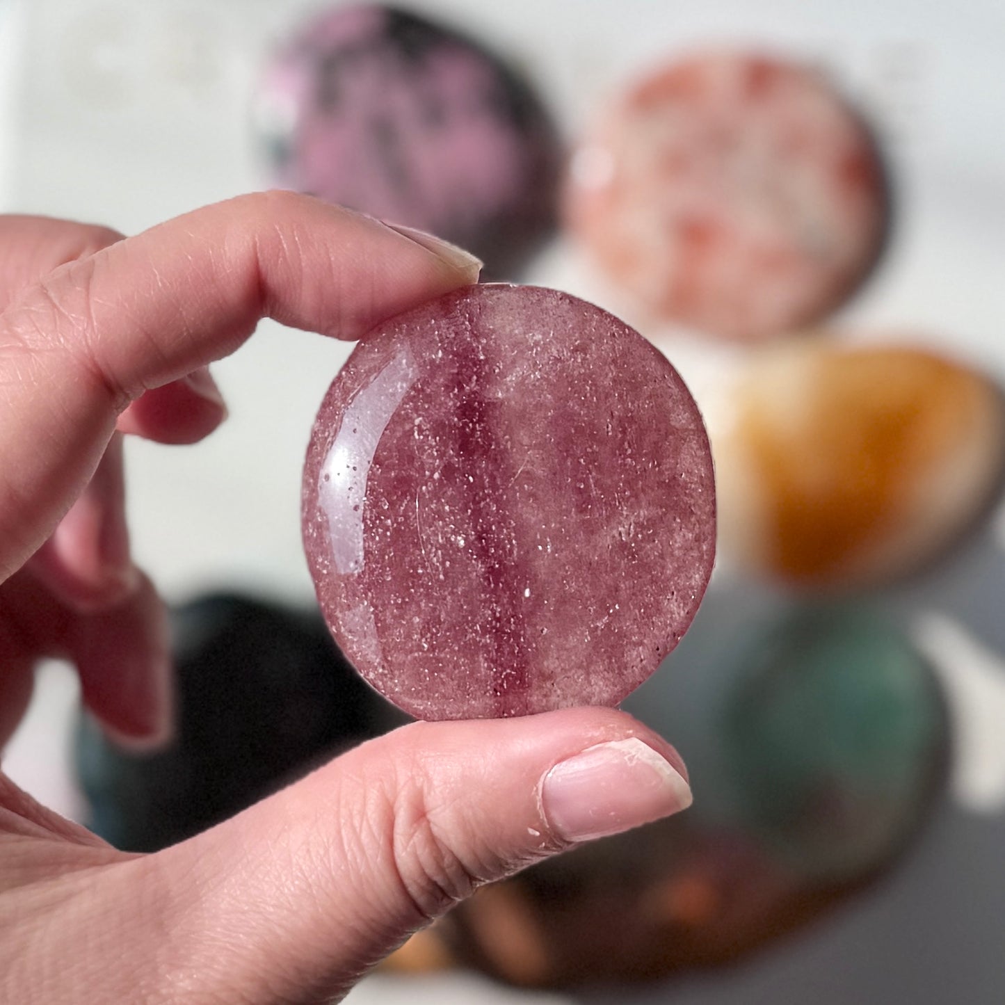 Strawberry Quartz Palm Stone 草莓晶
