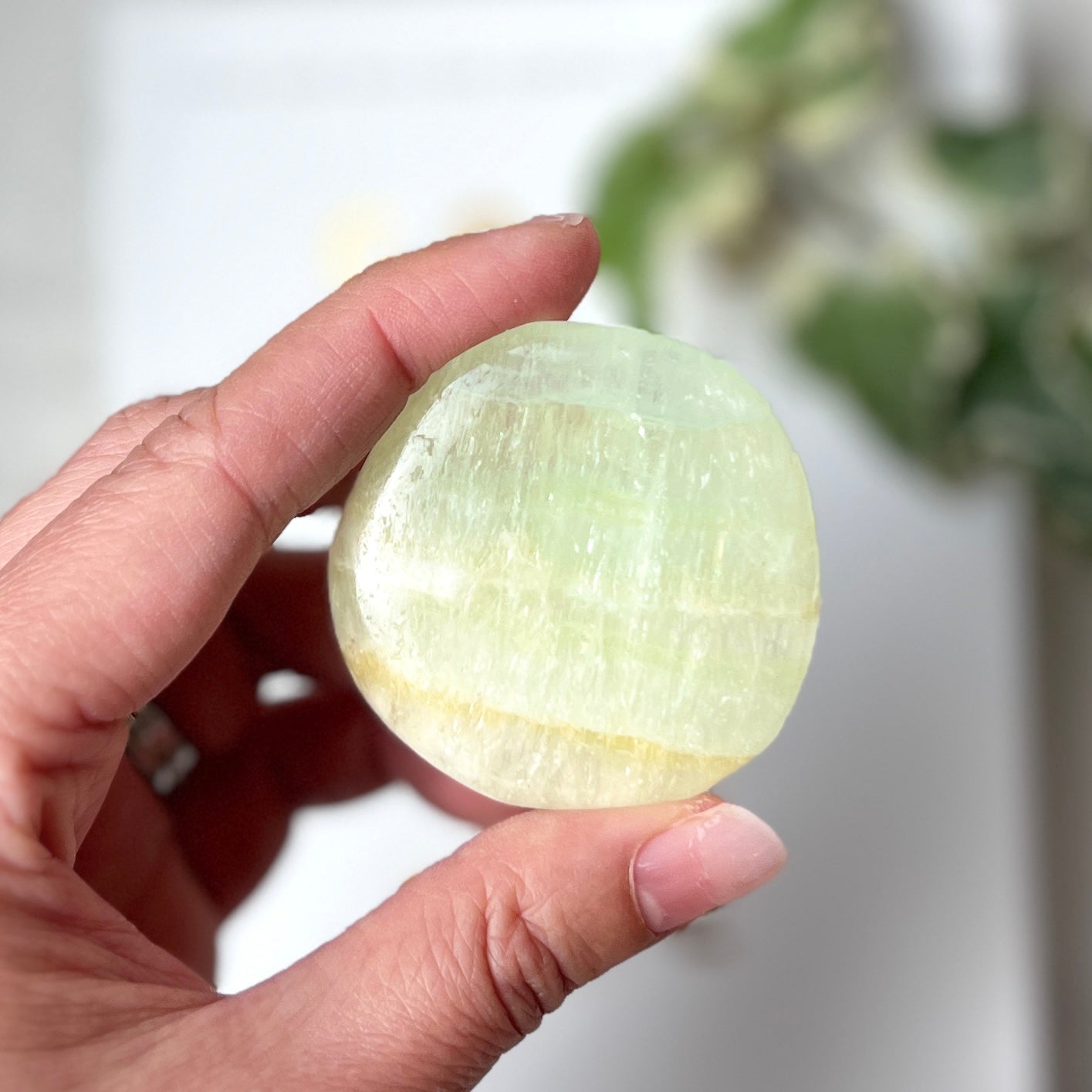 Pistachio Calcite Palm Stone 開心果方解石