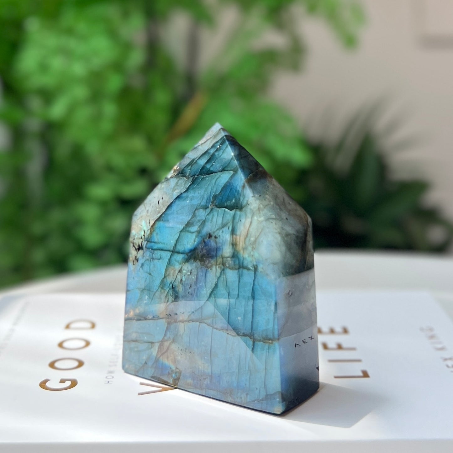Labradorite Tower 拉長石