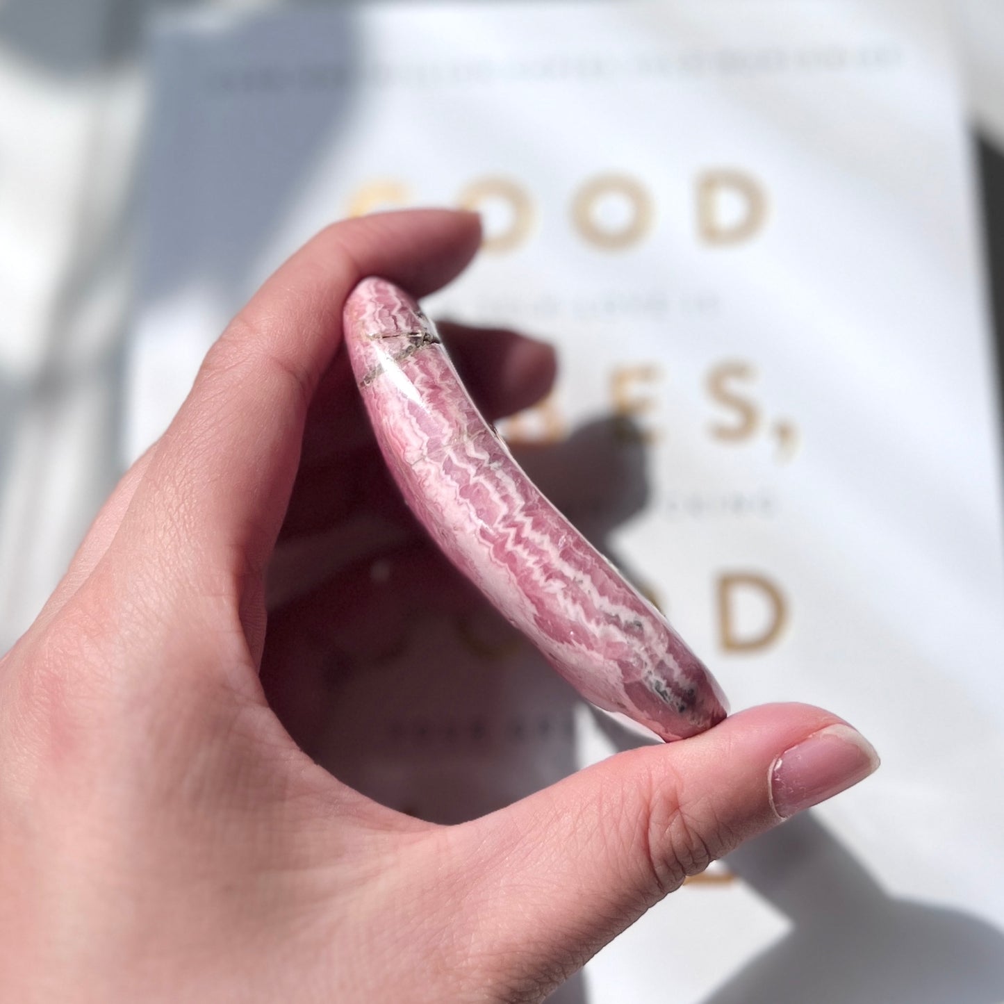 Rhodochrosite Palm Stone 紅紋石