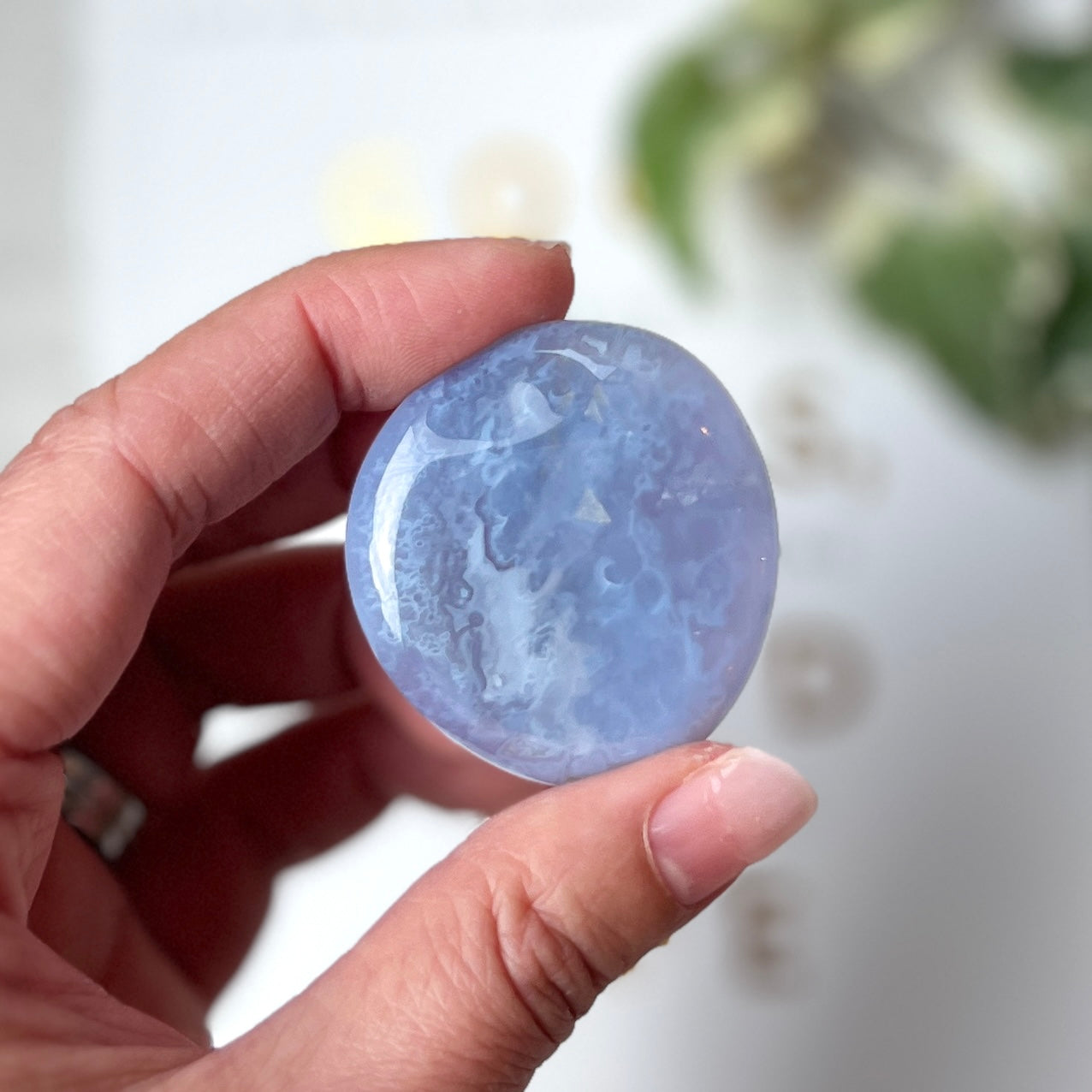 Blue Lace Palm Stone 藍紋瑪瑙