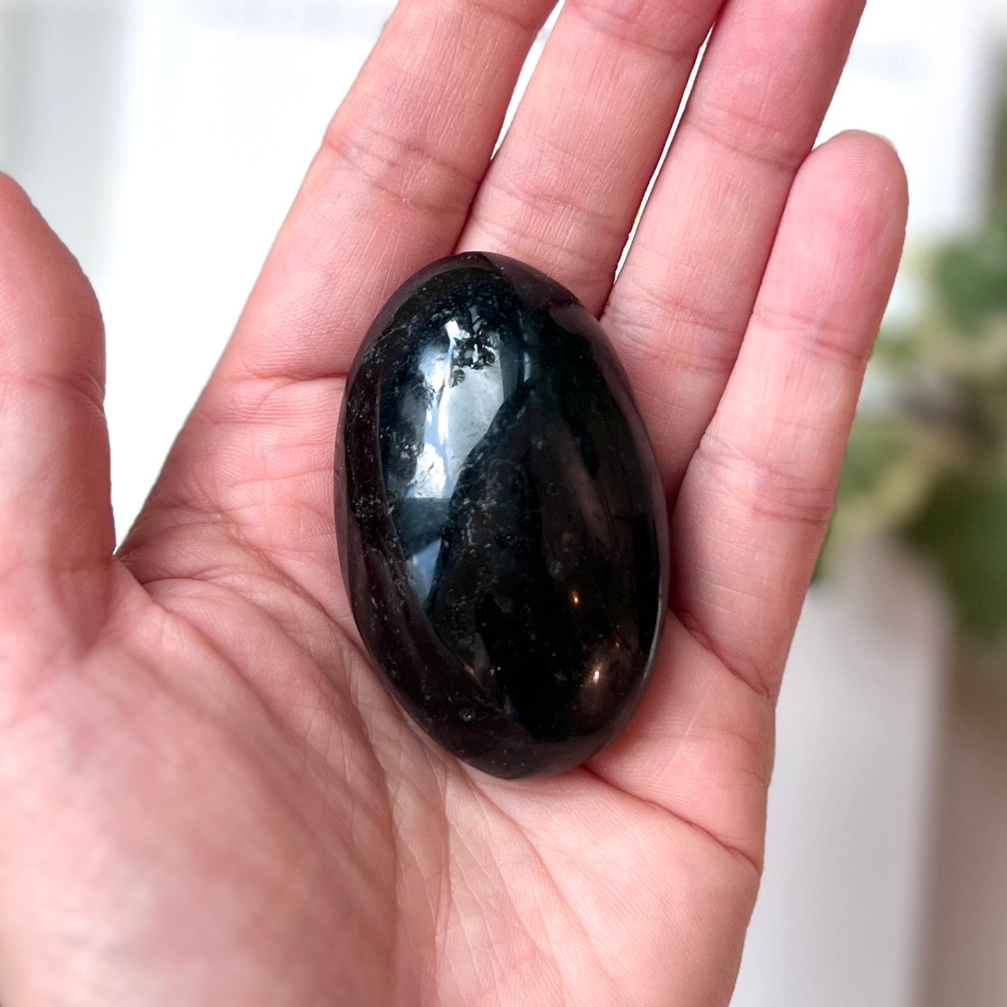 Black Tourmaline Palm Stone 黑碧璽
