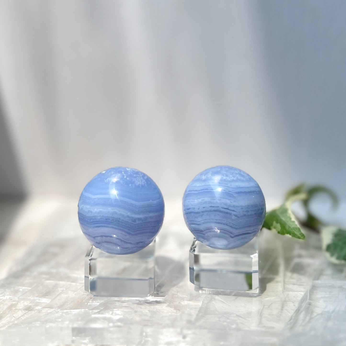 Blue Lace Palm Sphere 藍紋瑪瑙