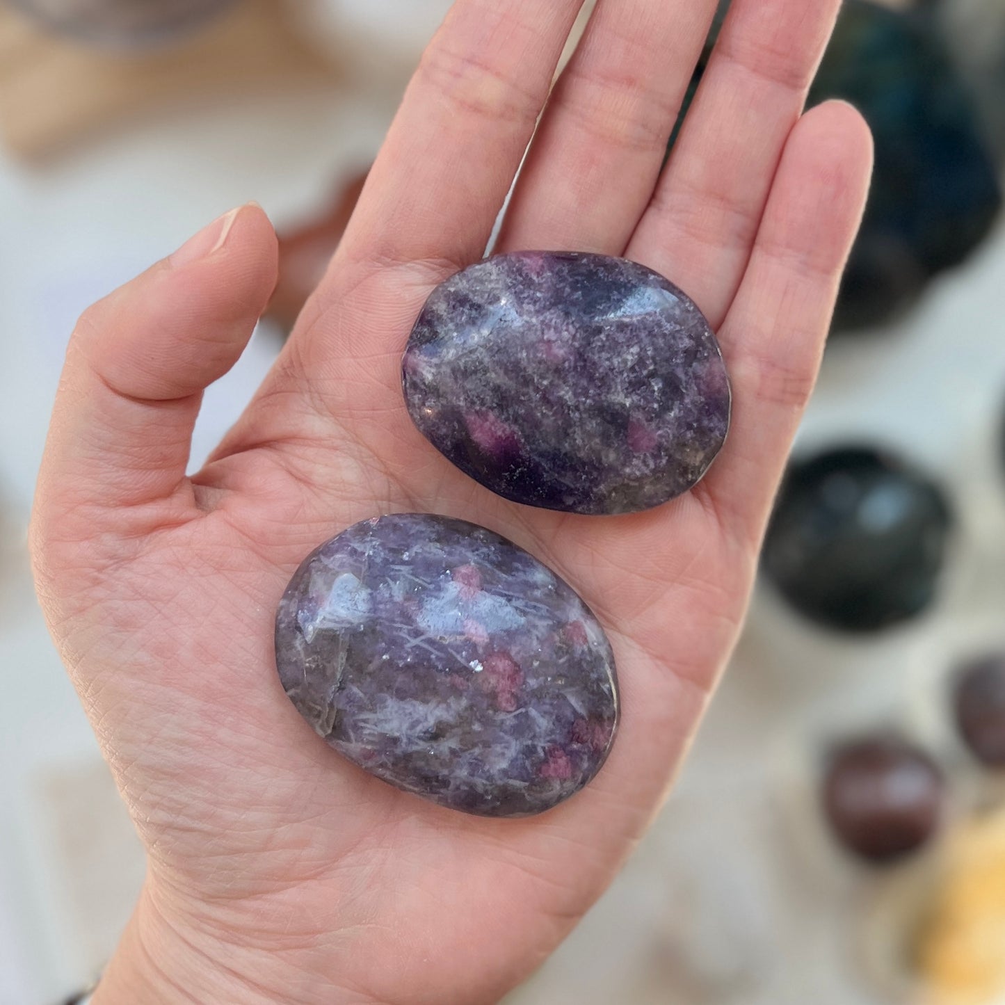 Lepidolite Palm Stone 紫鋰雲母