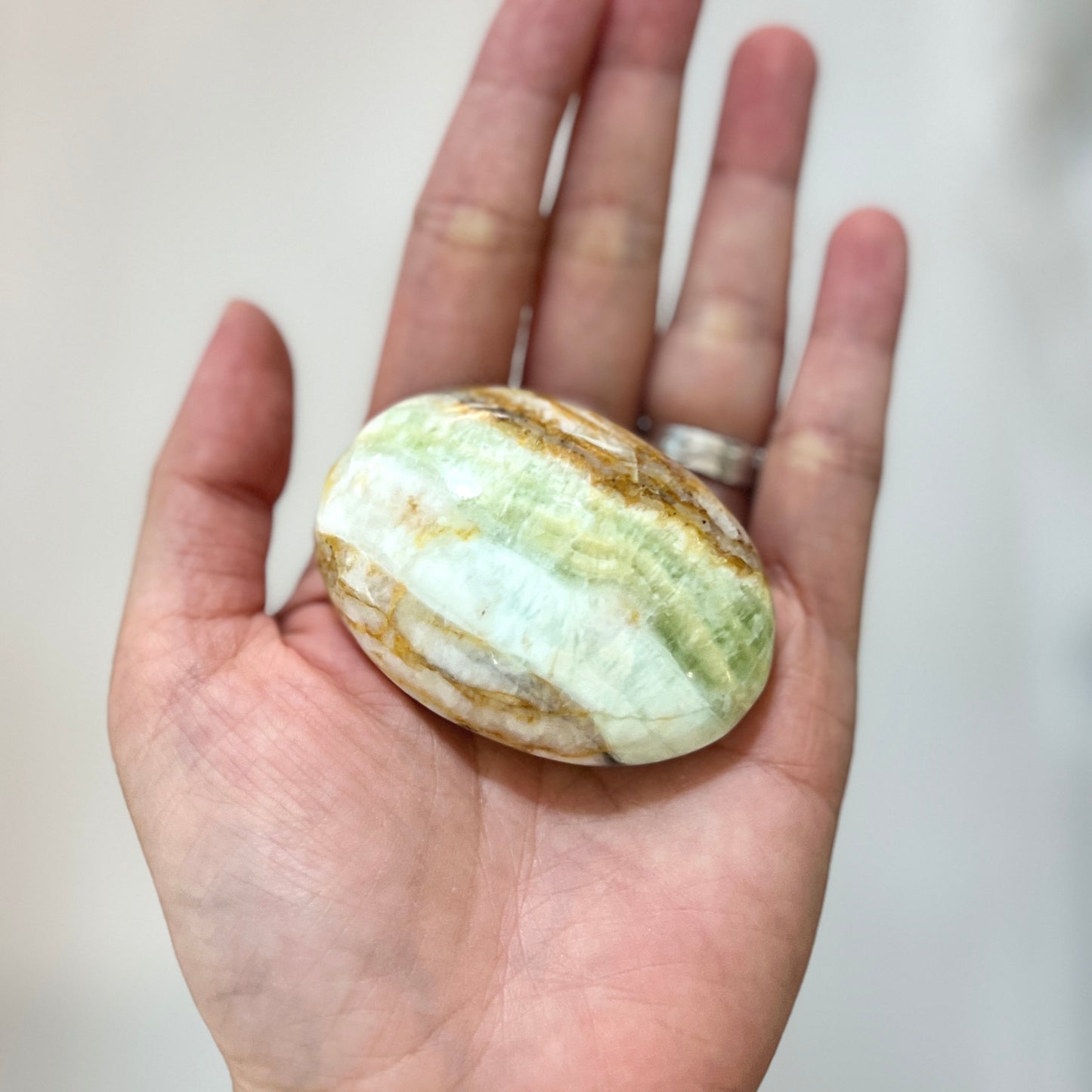 Smithsonite Palm Stone 菱鋅礦