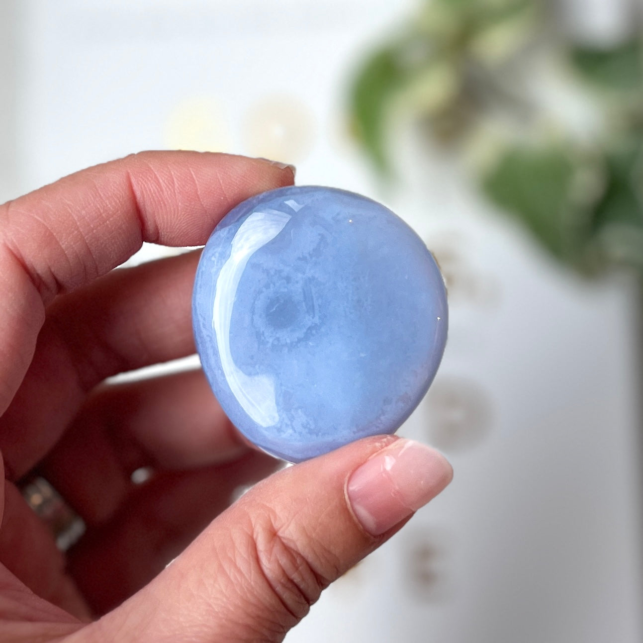 Blue Lace Palm Stone 藍紋瑪瑙