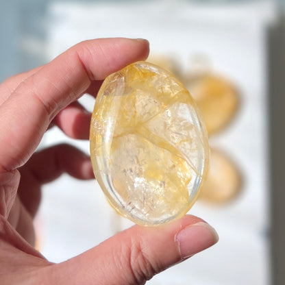 Golden Healer Quartz Palm Stone 黃金療癒者石英