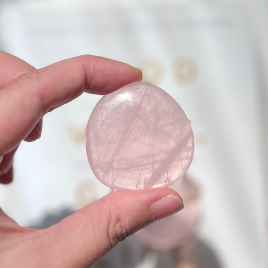 Rose Quartz Palm Stone 粉晶
