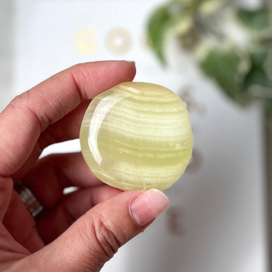 Green Onyx Palm stone 綠安力士