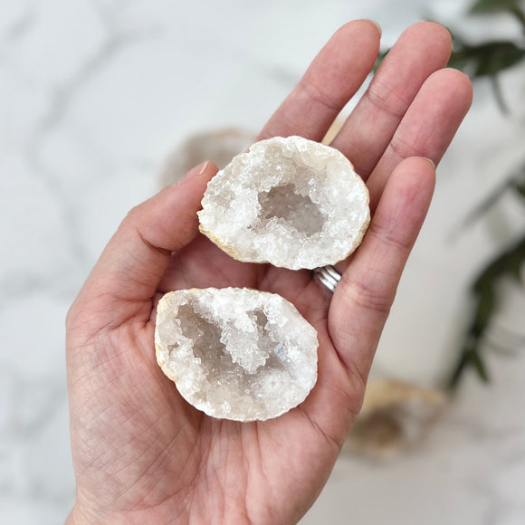 White Quartz Geode (CQ-060)