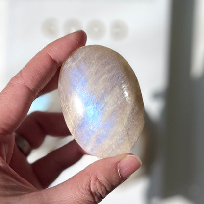 Moonstone Palm Stone 月亮石