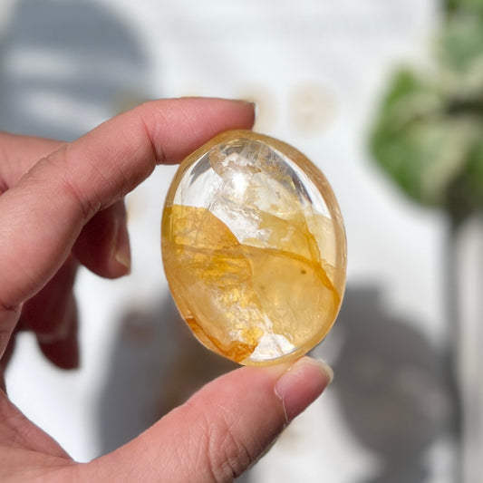 Golden Healer Quartz Palm Stone 黃金療癒者石英
