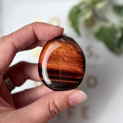 Red Tiger’s Eye Palm Stone 紅虎眼石