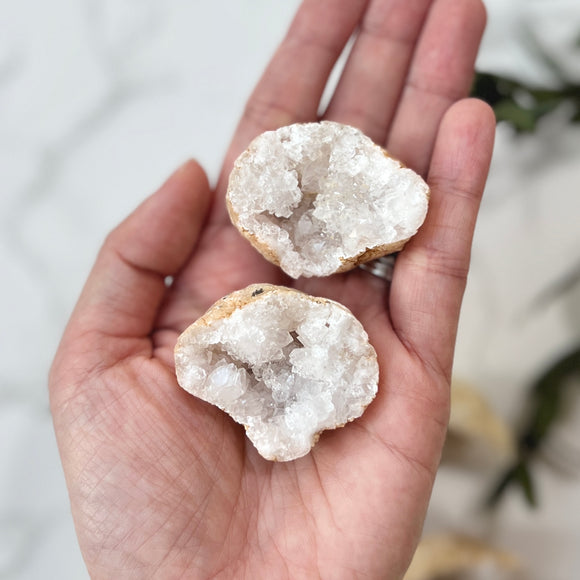 White Quartz Geode (CQ-061)