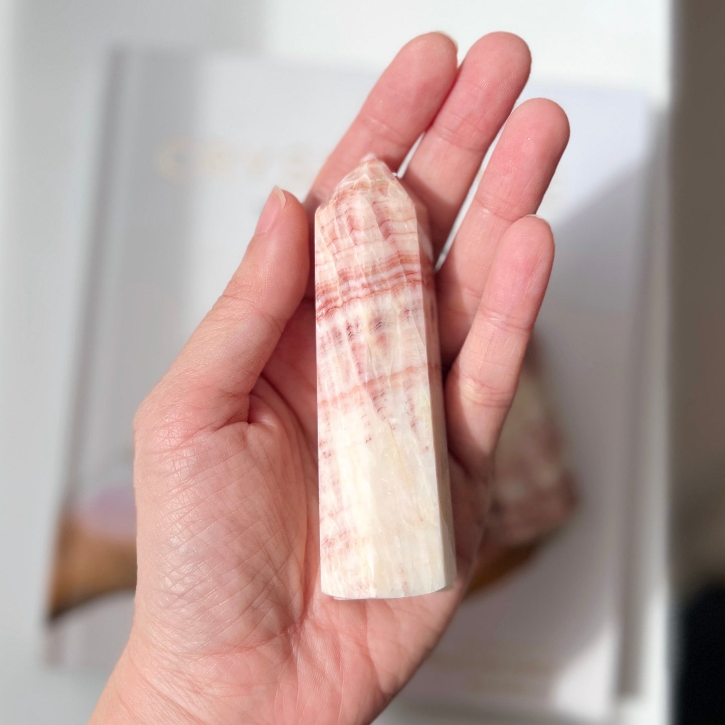 Banded Calcite Point 千層方解石