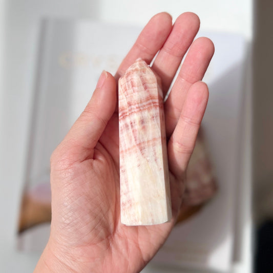 Banded Calcite Point 千層方解石