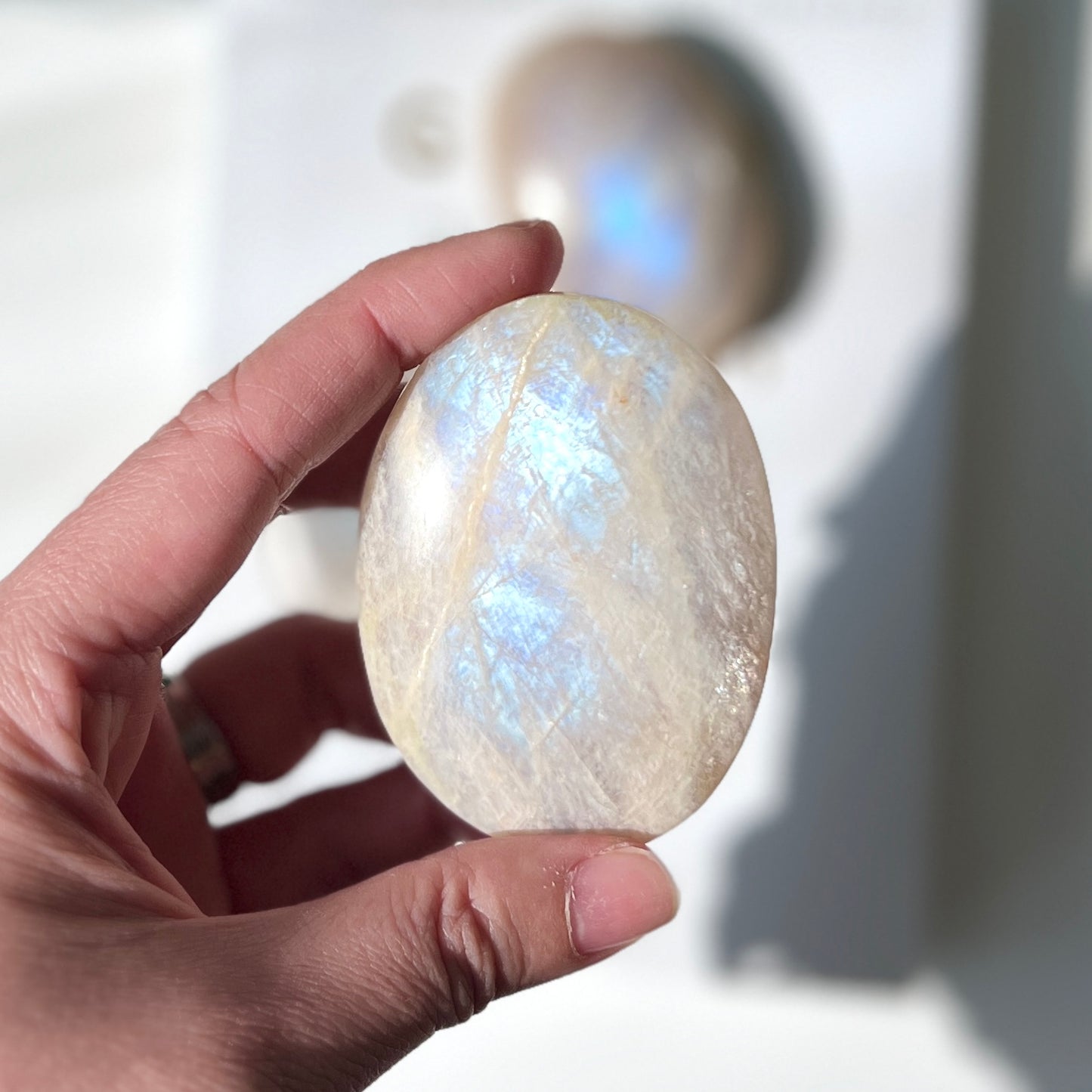 Moonstone Palm Stone 月亮石