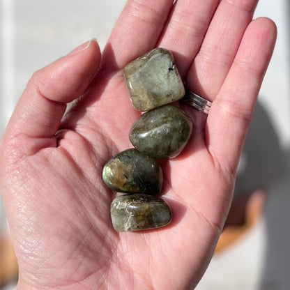 Labradorite Tumble stone 拉長石