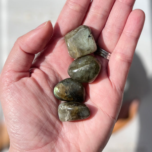 Labradorite Tumble stone 拉長石