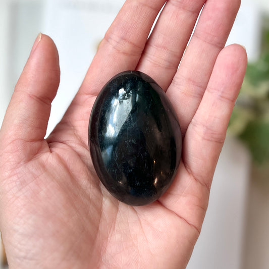 Black Tourmaline Palm Stone 黑碧璽