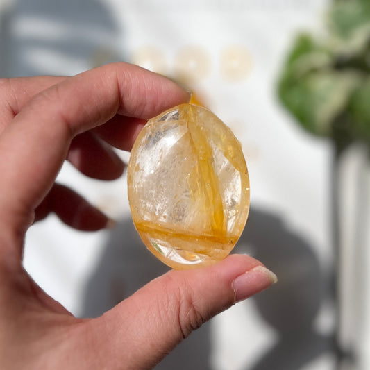 Golden Healer Quartz Palm Stone 黃金療癒者石英