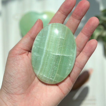 Pistachio Calcite Palm Stone 開心果方解石
