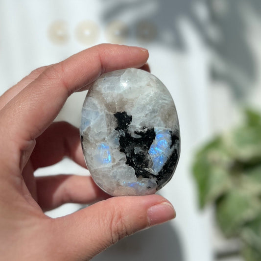 Moonstone Palm Stone 月亮石