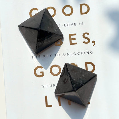 Shungite Pyramid 3.5cm 次石墨