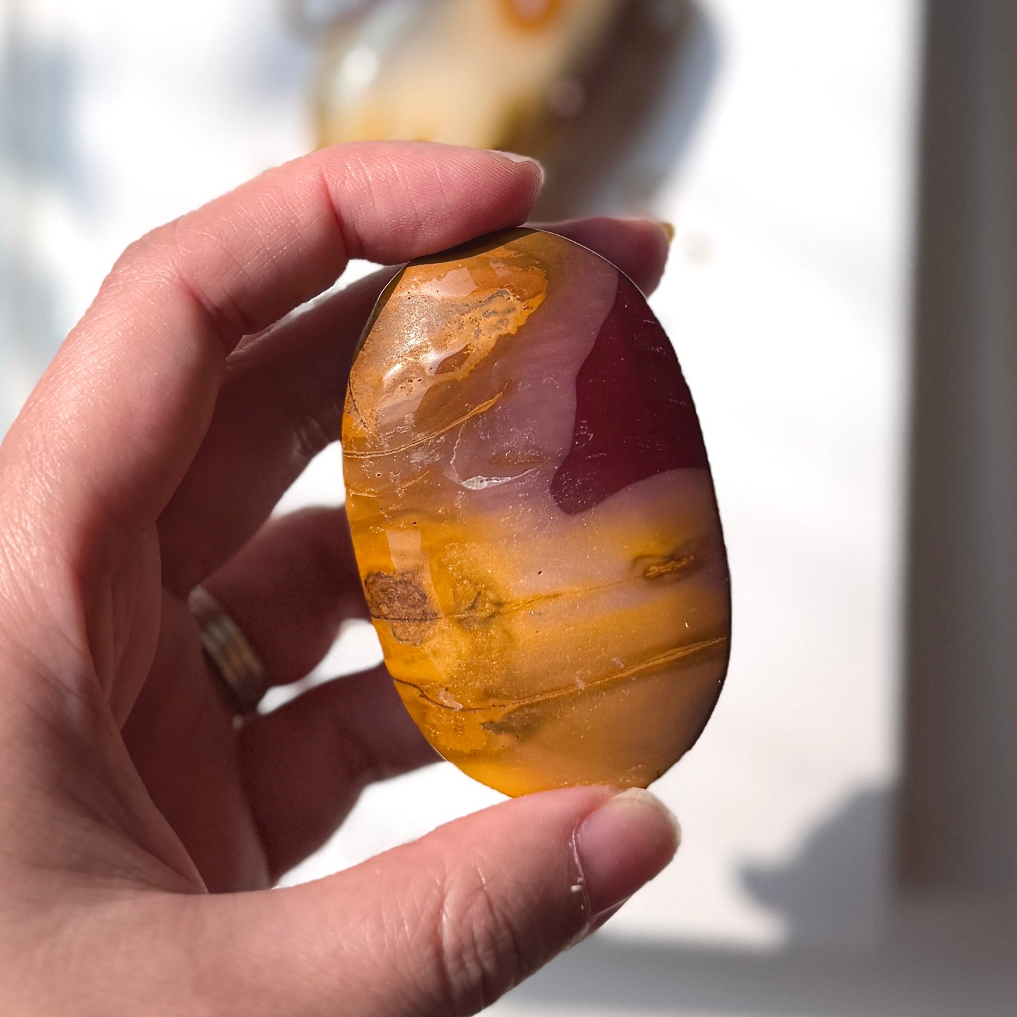 Mookaite Palm Stone 魔凱石