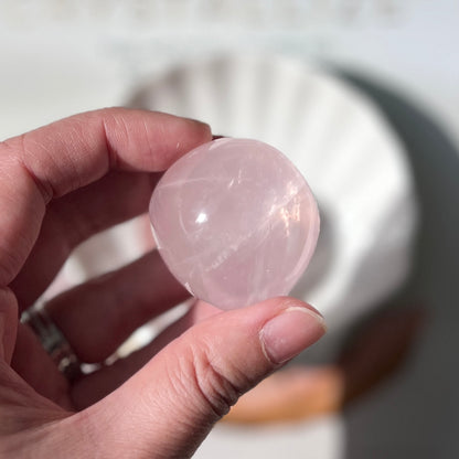 Rose Quartz Palm Stone 粉晶