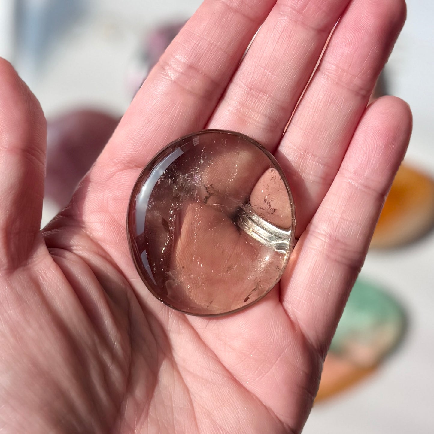 Smoky Quartz Palm Stone 茶晶 (有彩虹)