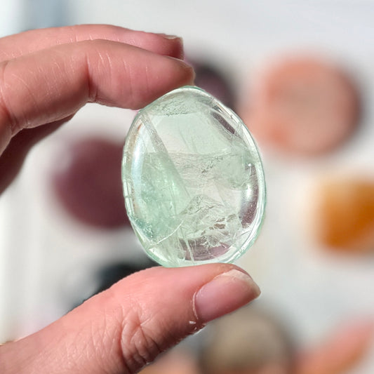 Fluorite Palm Stone 螢石