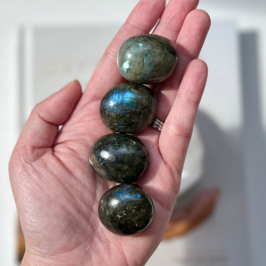 Labradorite Tumble stone 拉長石