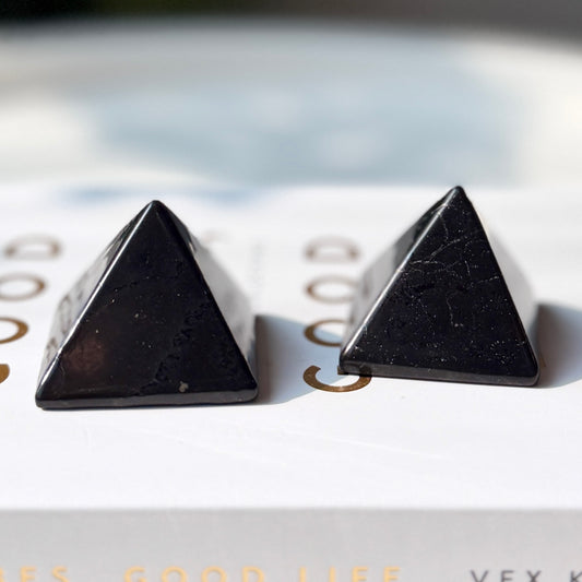 Shungite Pyramid 3.5cm 次石墨
