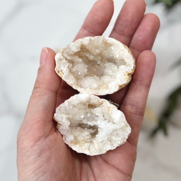 White Quartz Geode (CQ-062)