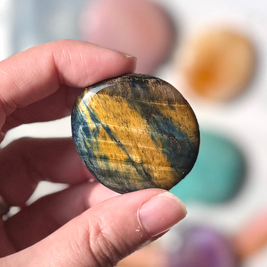 Tiger Eye Gold & Blue Palm Stone 虎眼石+藍虎眼