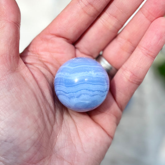 Blue Lace Palm Sphere 藍紋瑪瑙