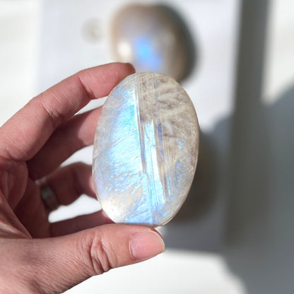 Moonstone Palm Stone 月亮石
