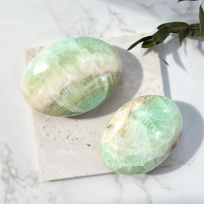Smithsonite Palm Stone 菱鋅礦