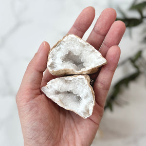 White Quartz Geode (CQ-063)