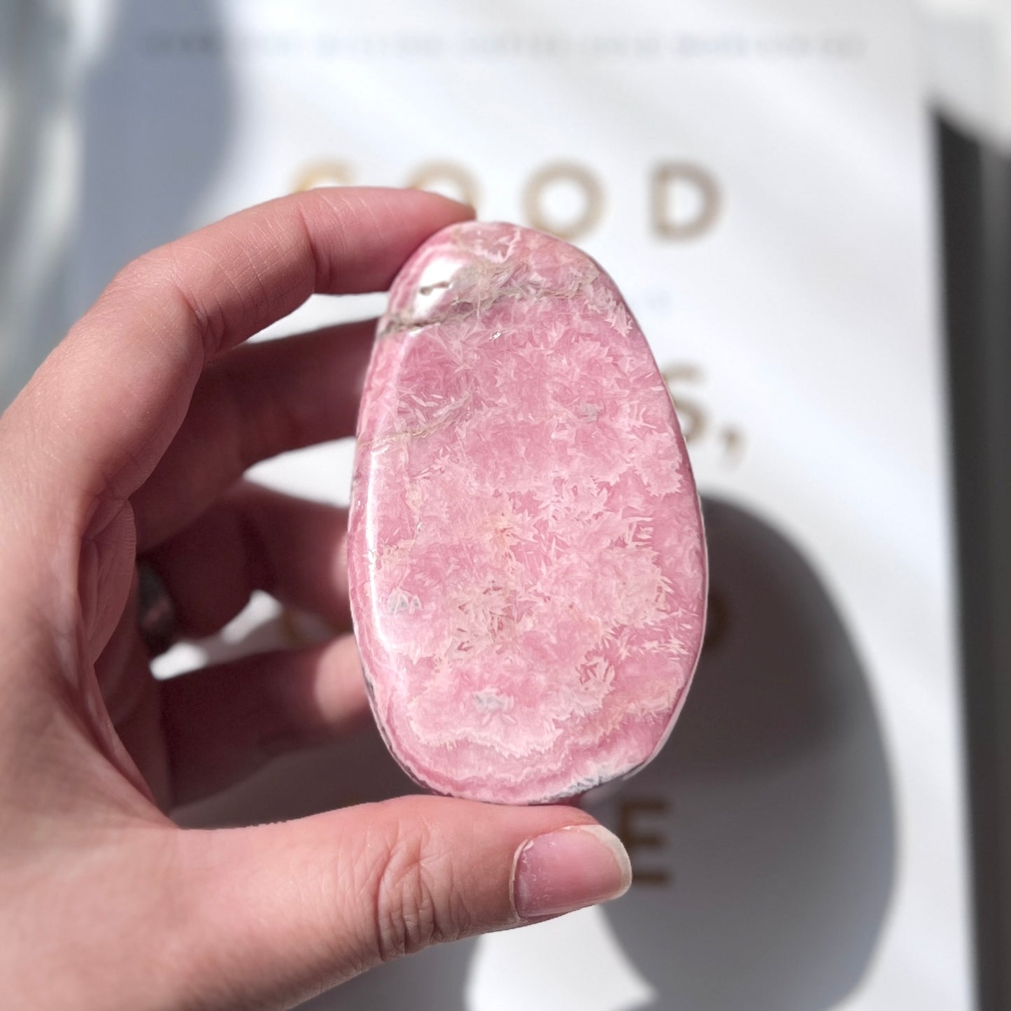 Rhodochrosite Palm Stone 紅紋石