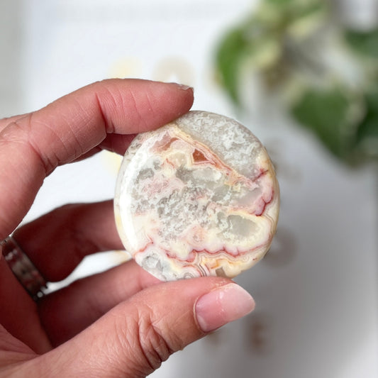 Crazy Lace Agate Palm Stone 瘋狂蕾絲瑪瑙