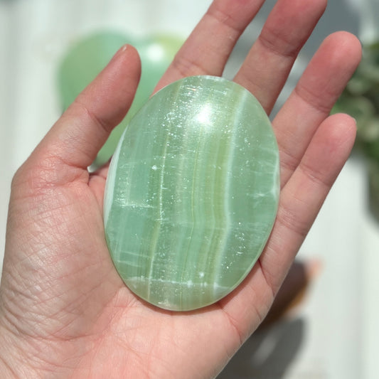 Pistachio Calcite Palm Stone 開心果方解石