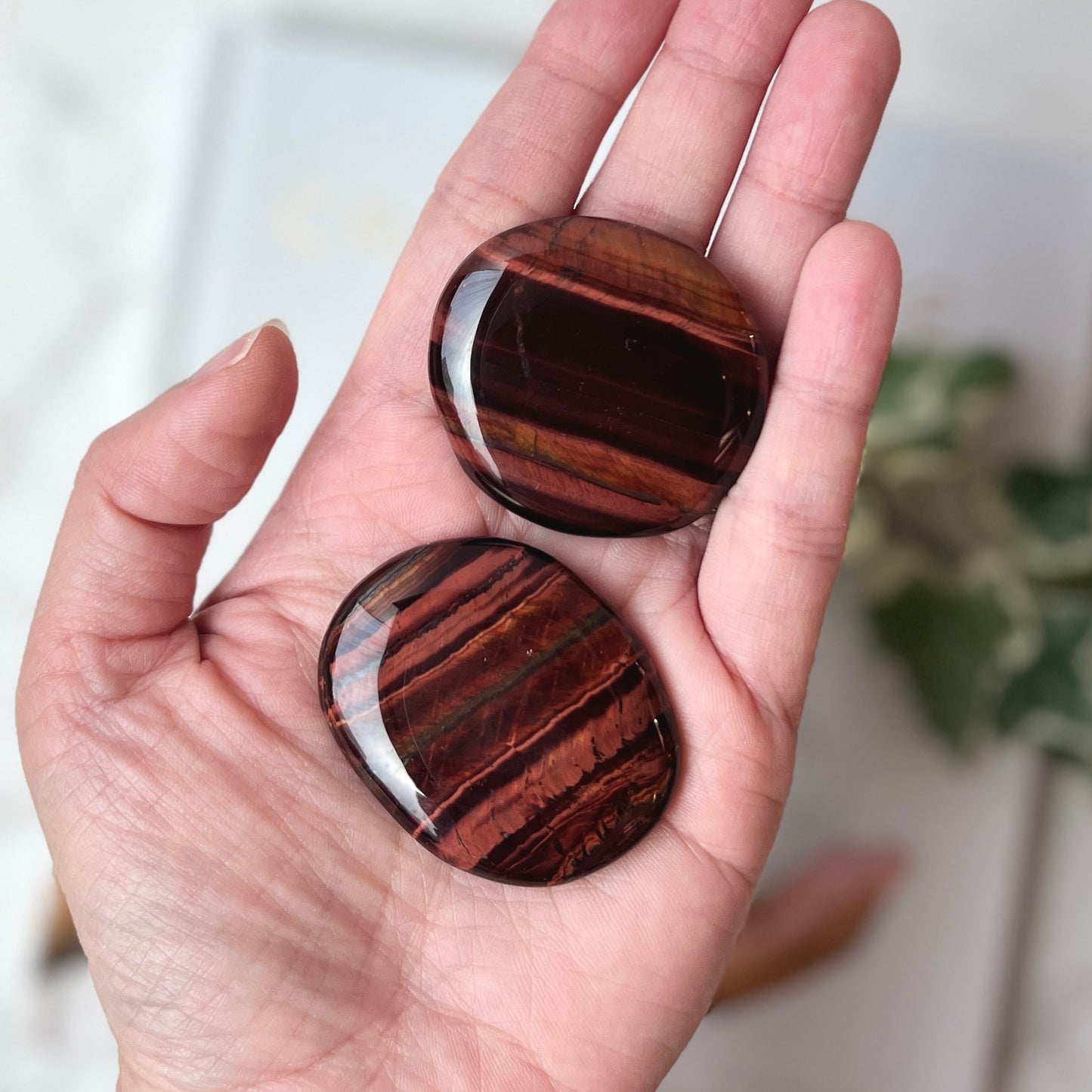 Red Tiger’s Eye Palm Stone 紅虎眼石