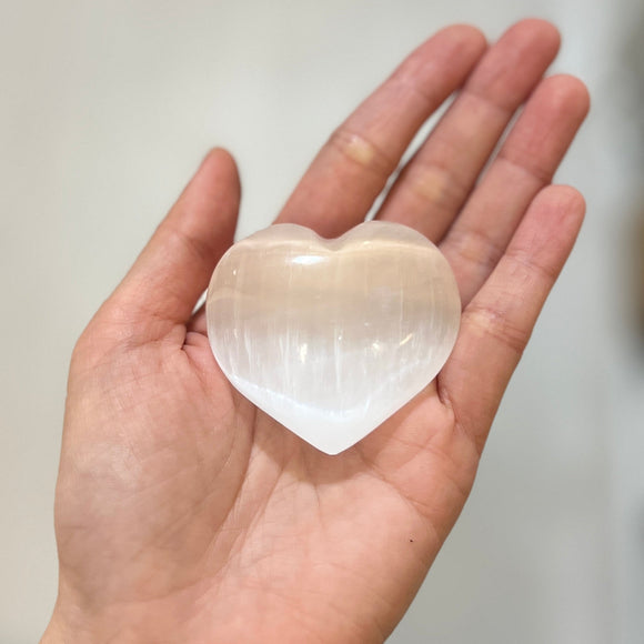 Selenite heart (SEL-H03)