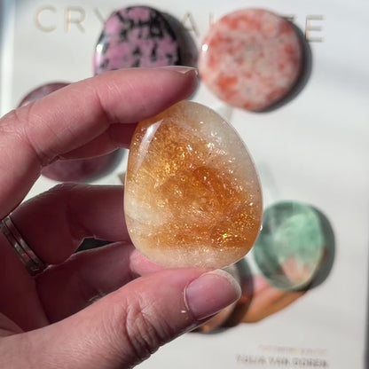 Citrine Palm Stone 黃水晶